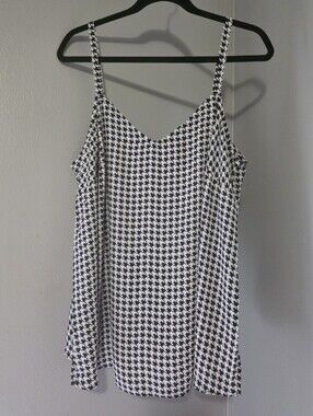 NWT Large torrid Black and White Houndstooth Cami